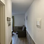 Casa Luca - 8 Minutes From The Airport Apartman *